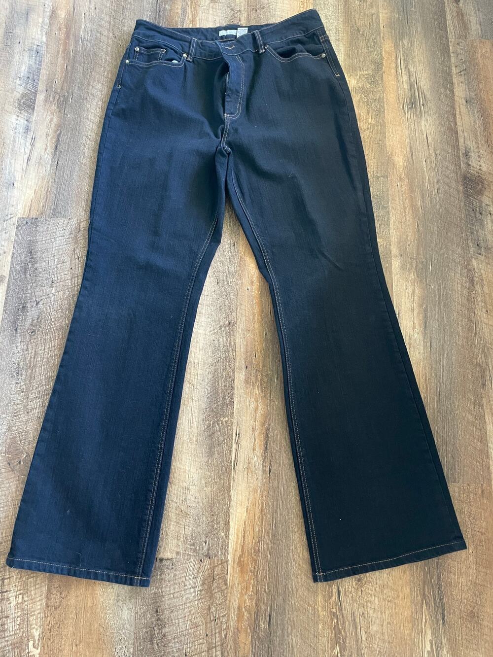 Chico's Platinum Jean dark blue wash Jewel embellished Bootcut size 2.5 14